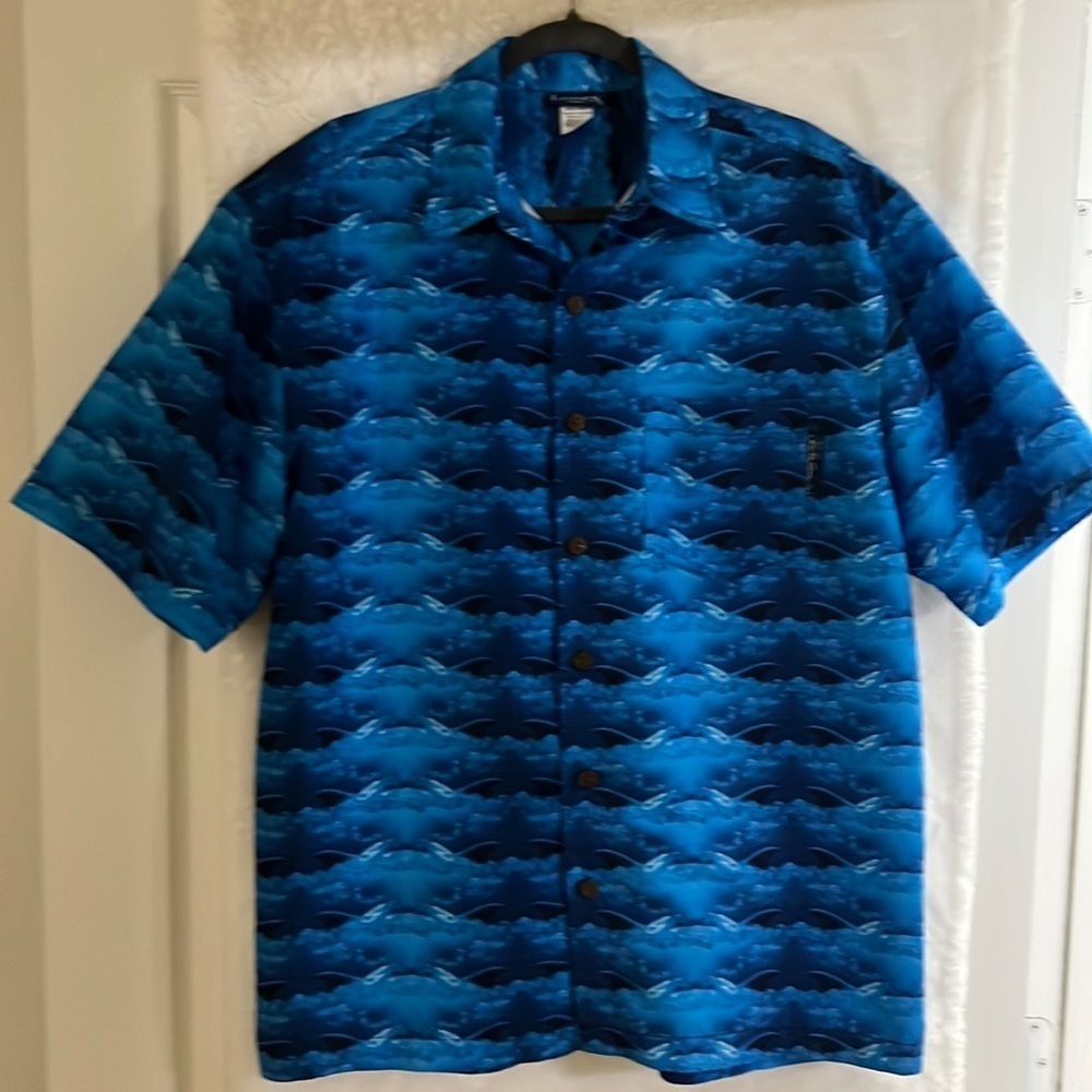 Lassen Hawaii Men’s Blue Ocean Wave Button Down Shirt Size Medium
